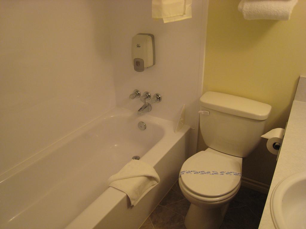 Downtowner Motor Inn Creston Room photo