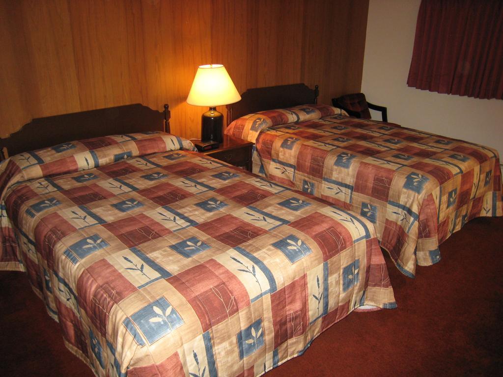 Downtowner Motor Inn Creston Room photo
